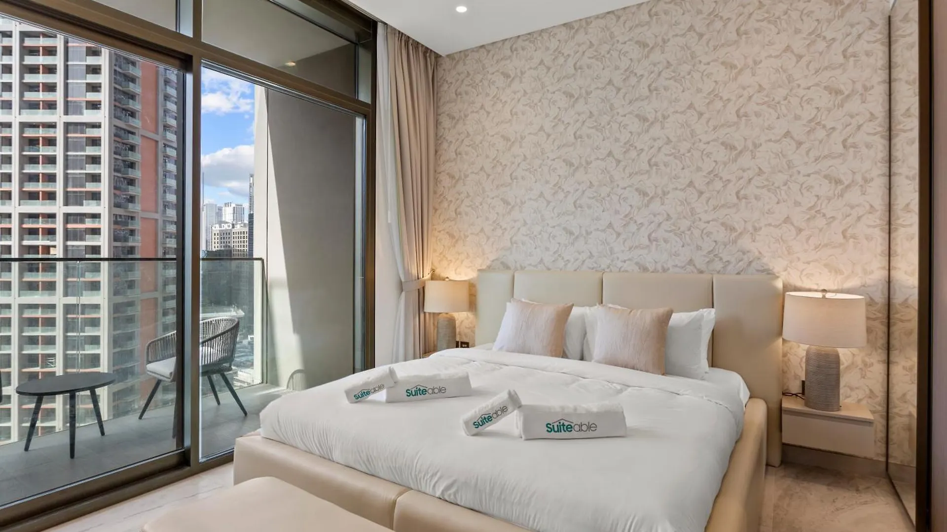 Apartment Sleek 1-Bedroom W Burj Khalifa View In Peninsula Dubai United Arab Emirates