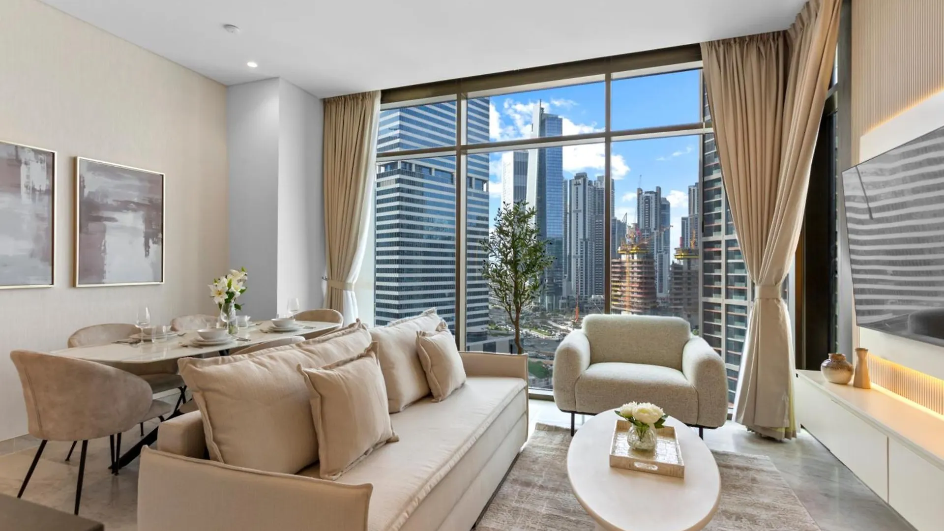 Apartment Sleek 1-Bedroom W Burj Khalifa View In Peninsula Dubai