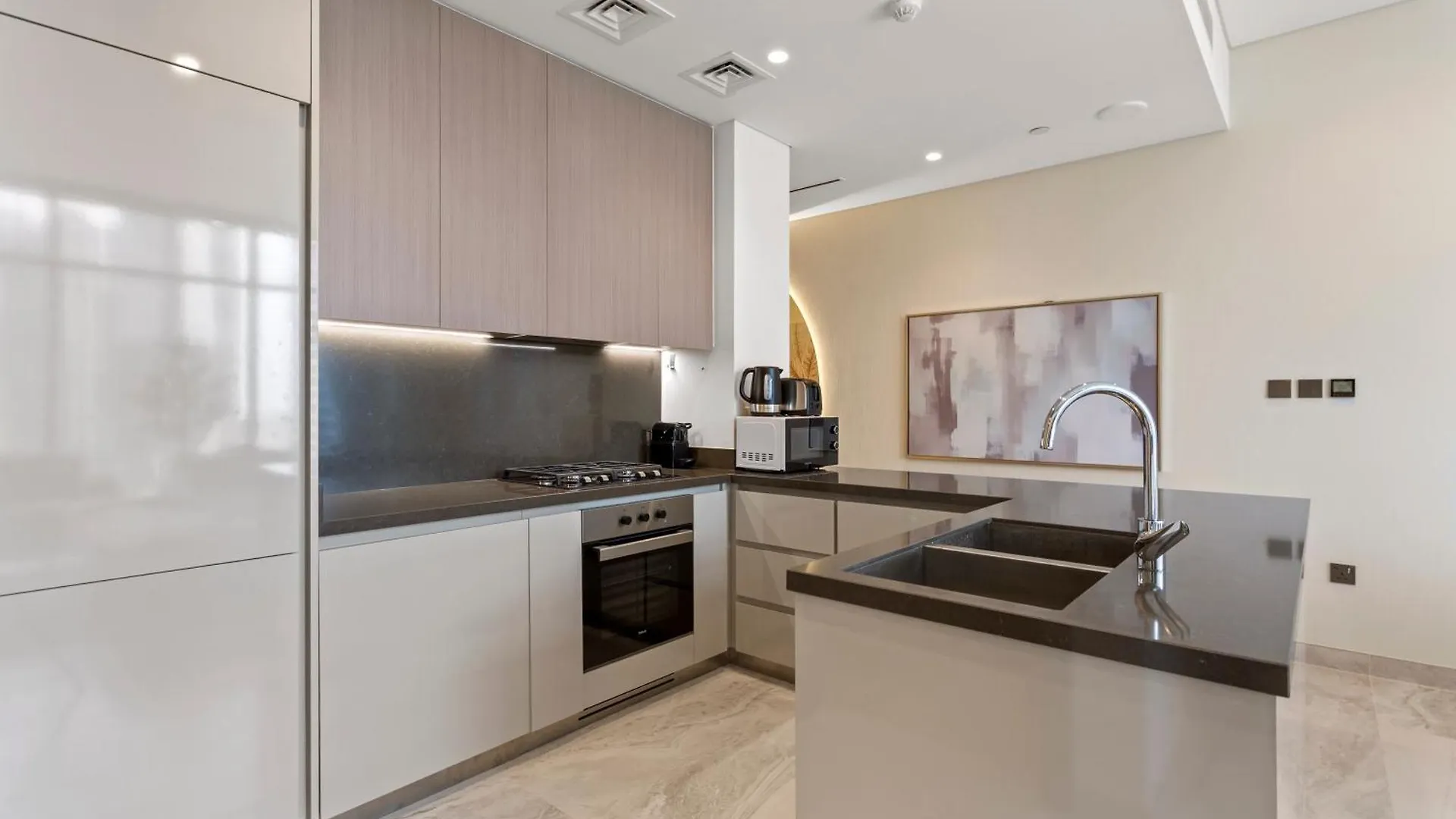 Apartment Sleek 1-Bedroom W Burj Khalifa View In Peninsula Dubai United Arab Emirates