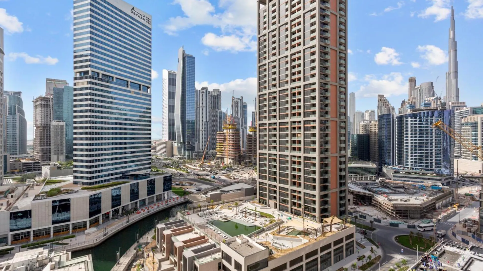 Sleek 1-Bedroom W Burj Khalifa View In Peninsula Dubai
